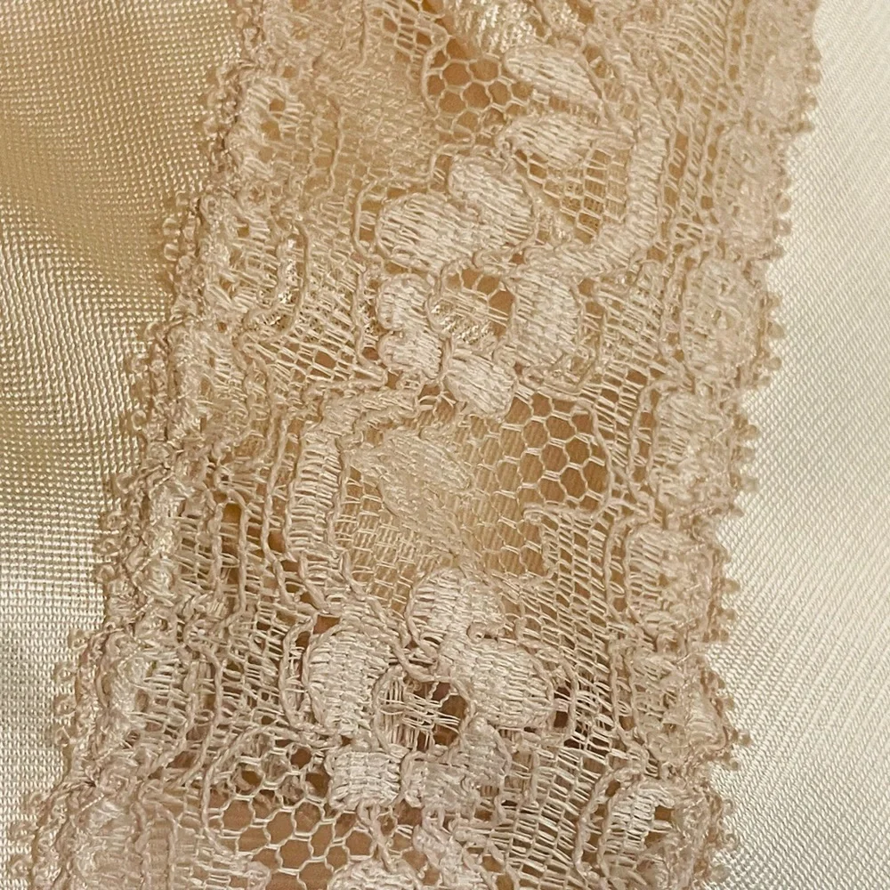VANITY FAIR VINTAGE IVORY NIGHTGOWN SET SIZE SMALL